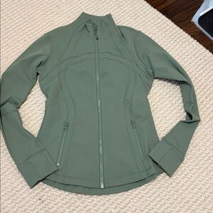 Never worn Lululemon